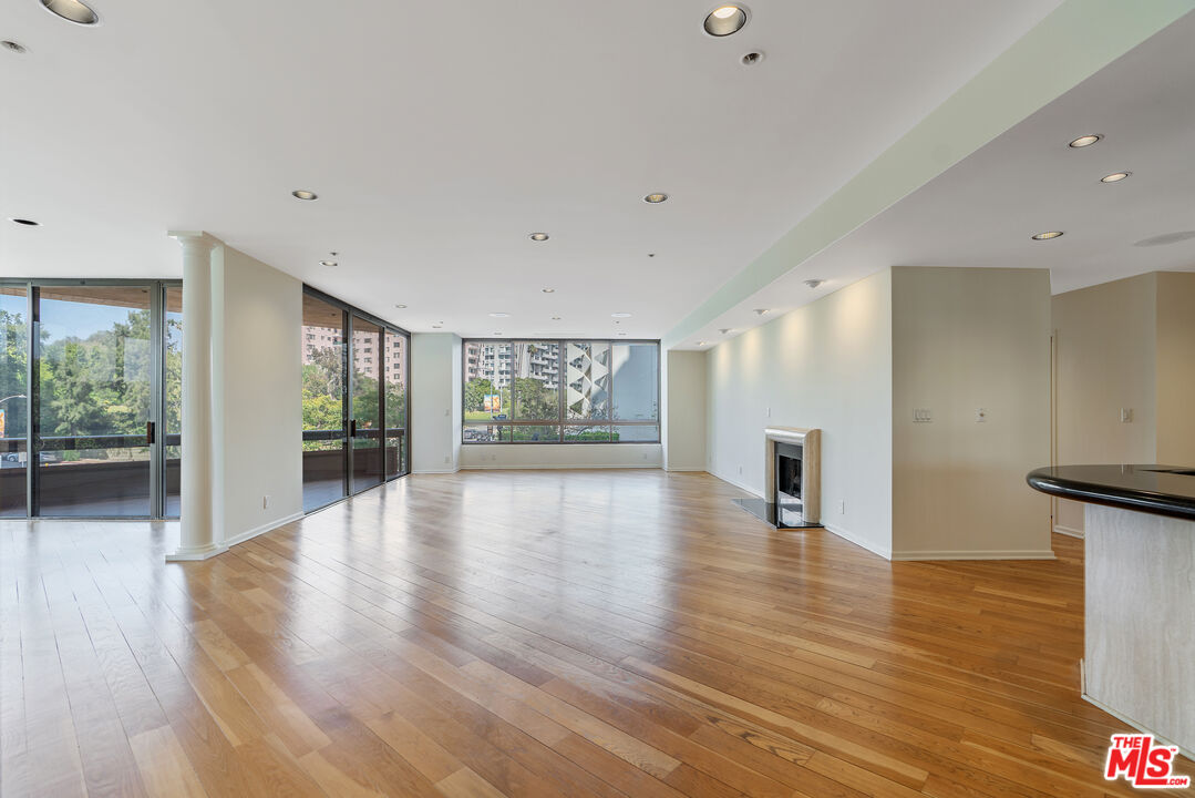 10430 Wilshire Blvd Unit: 202