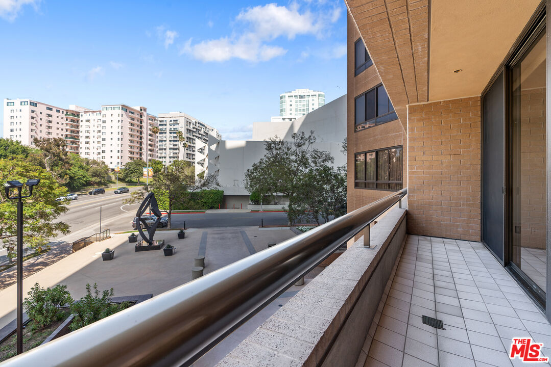 10430 Wilshire Blvd Unit: 202