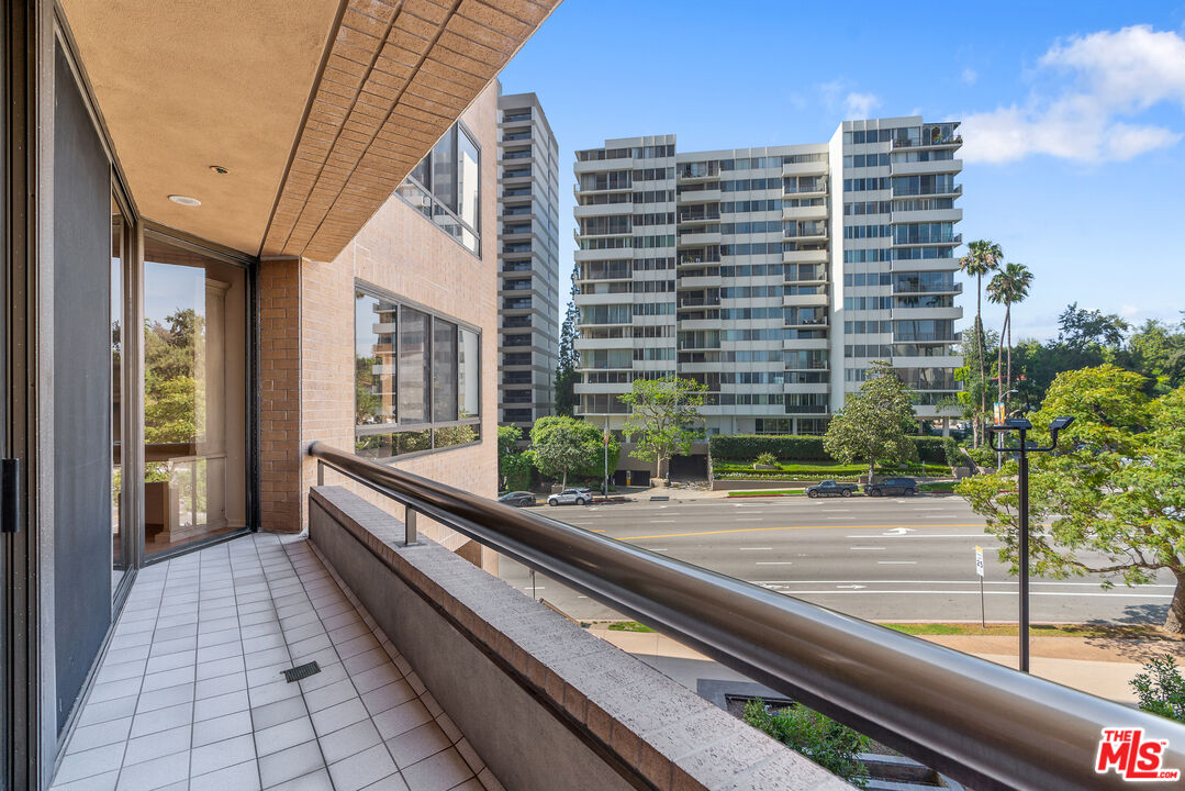 10430 Wilshire Blvd Unit: 202