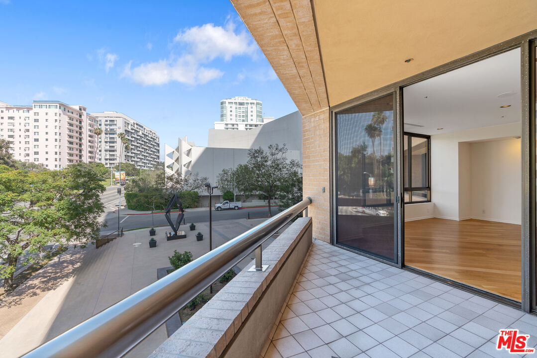 10430 Wilshire Blvd Unit: 202
