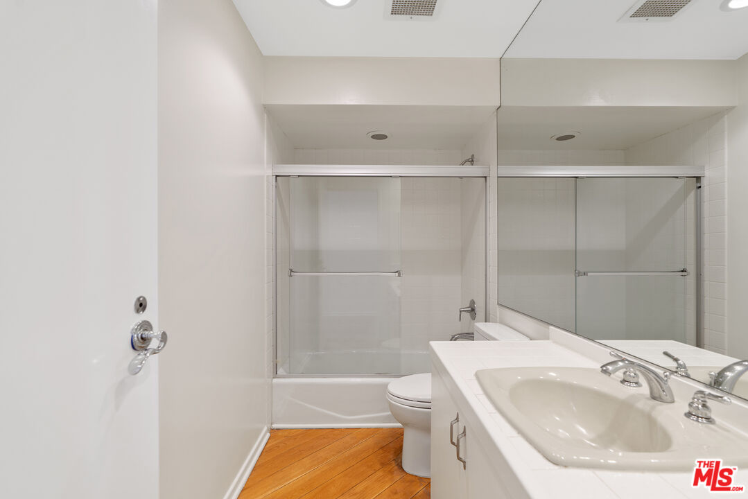 10430 Wilshire Blvd Unit: 202