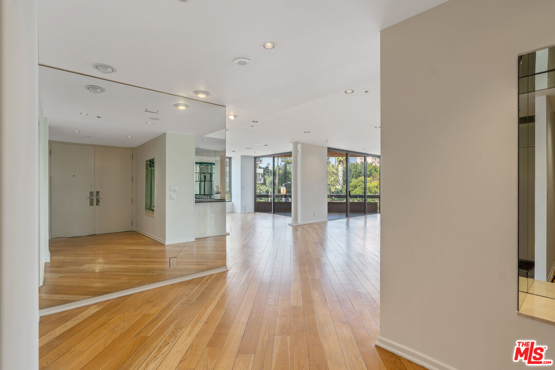 10430 Wilshire Blvd Unit: 202