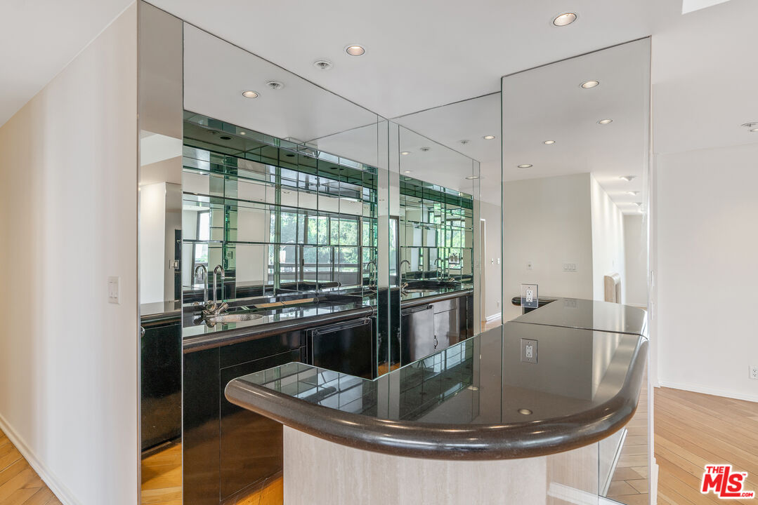 10430 Wilshire Blvd Unit: 202