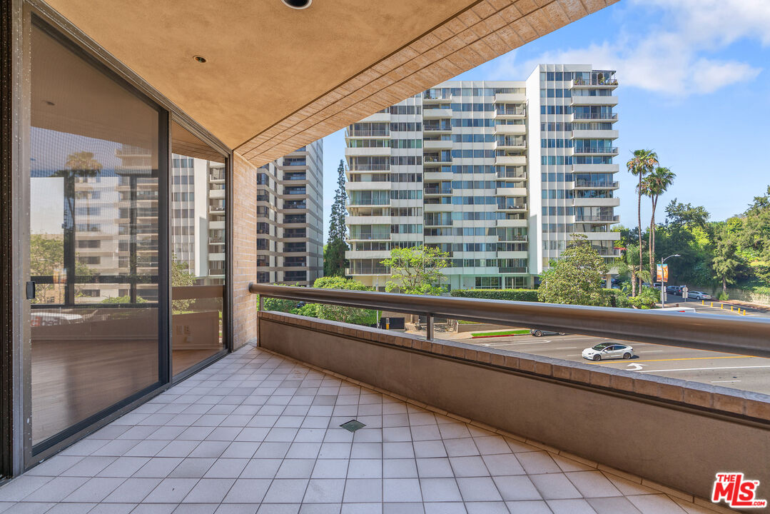 10430 Wilshire Blvd Unit: 202