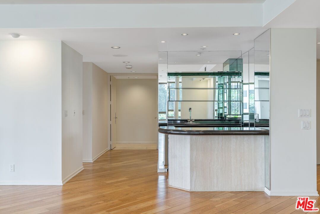 10430 Wilshire Blvd Unit: 202