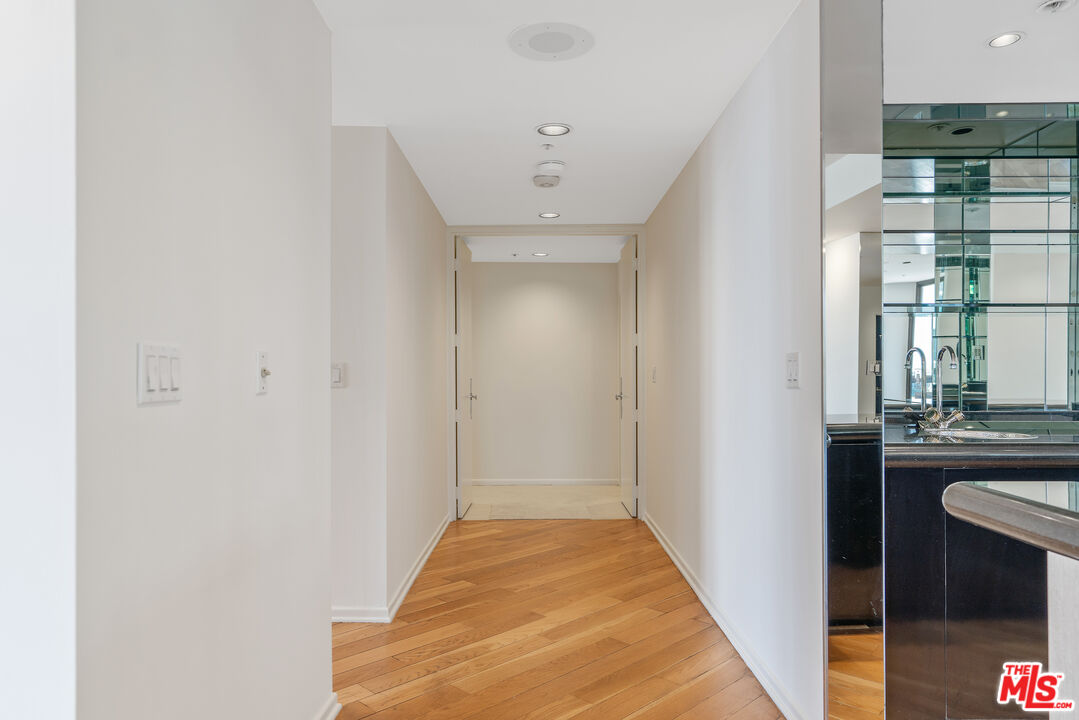 10430 Wilshire Blvd Unit: 202