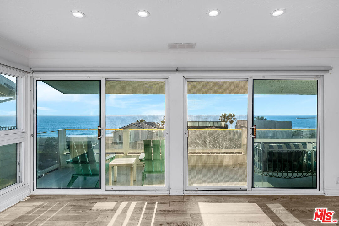 7334 Vista Del Mar Ln