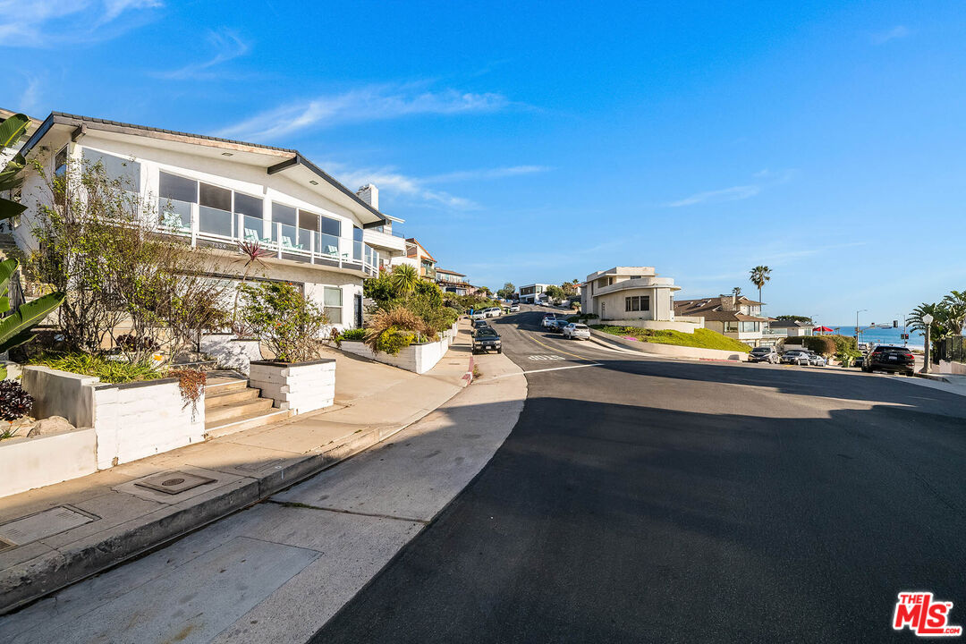 7334 Vista Del Mar Ln