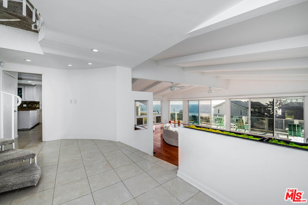7334 Vista Del Mar Ln