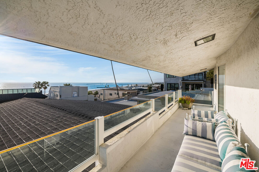 7334 Vista Del Mar Ln