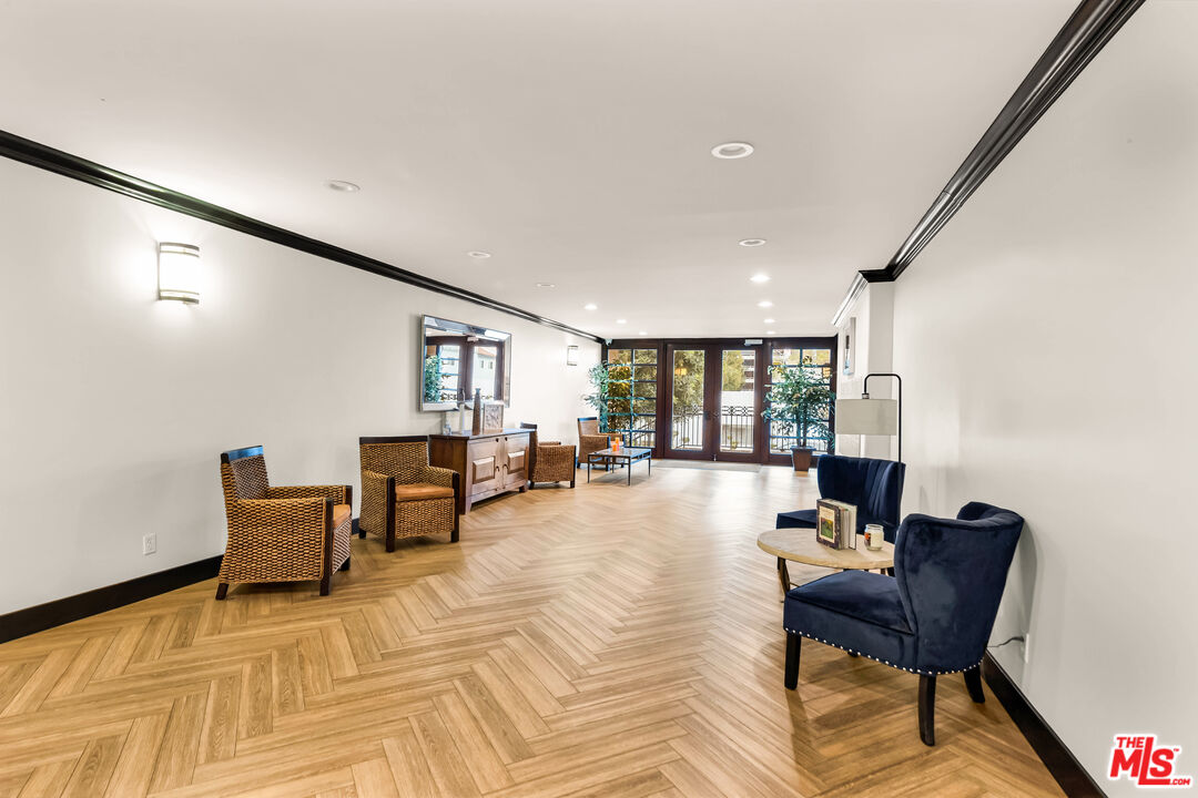 15248 Dickens St Unit: 103