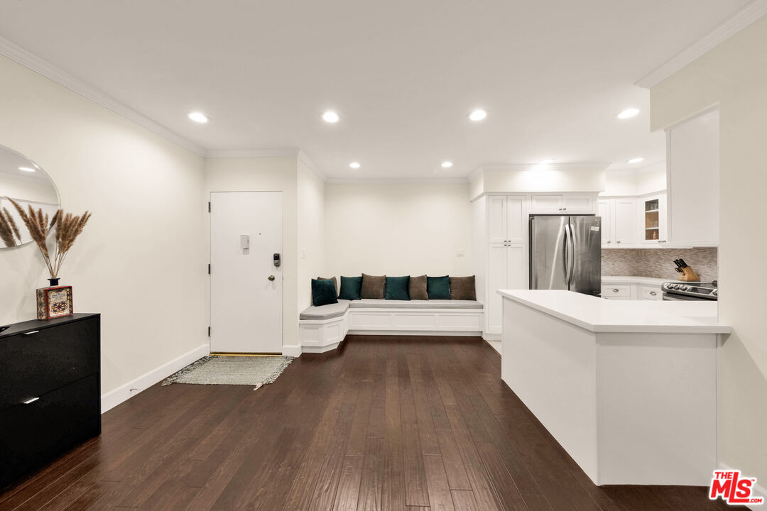 15248 Dickens St Unit: 103