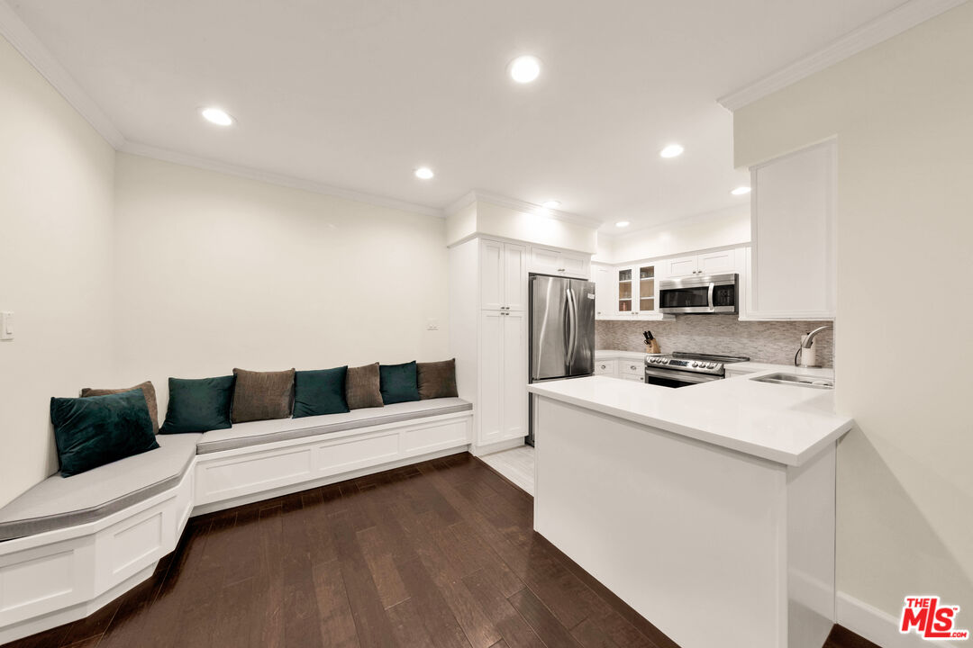 15248 Dickens St Unit: 103