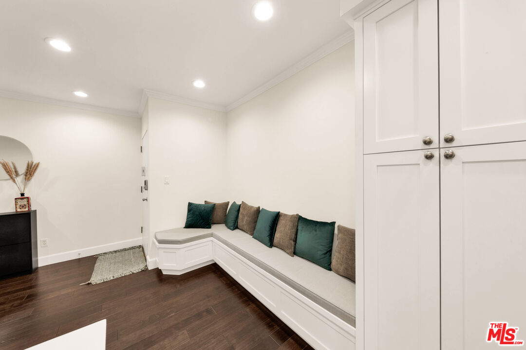 15248 Dickens St Unit: 103