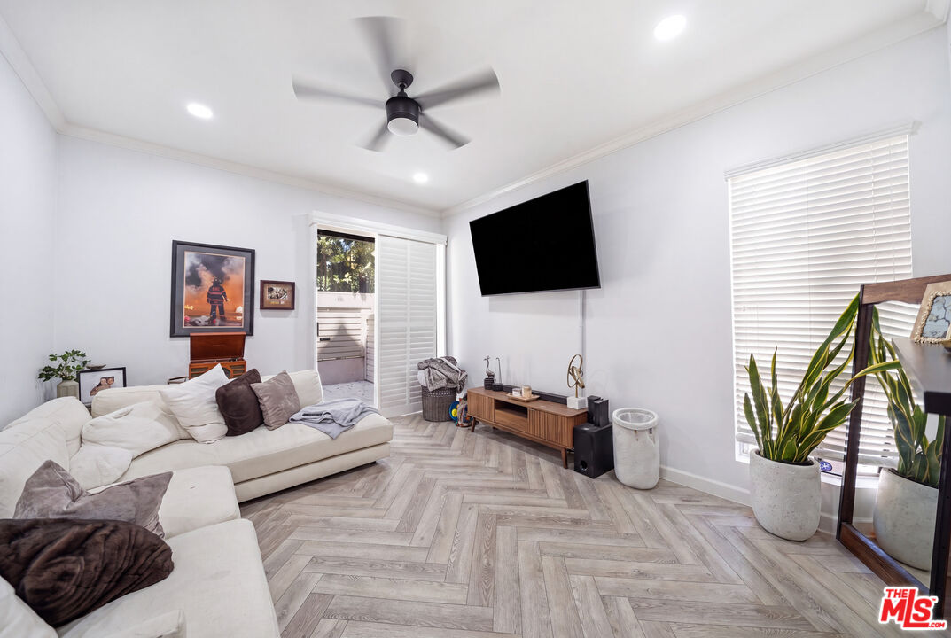 835 S Lucerne Blvd Unit: 105