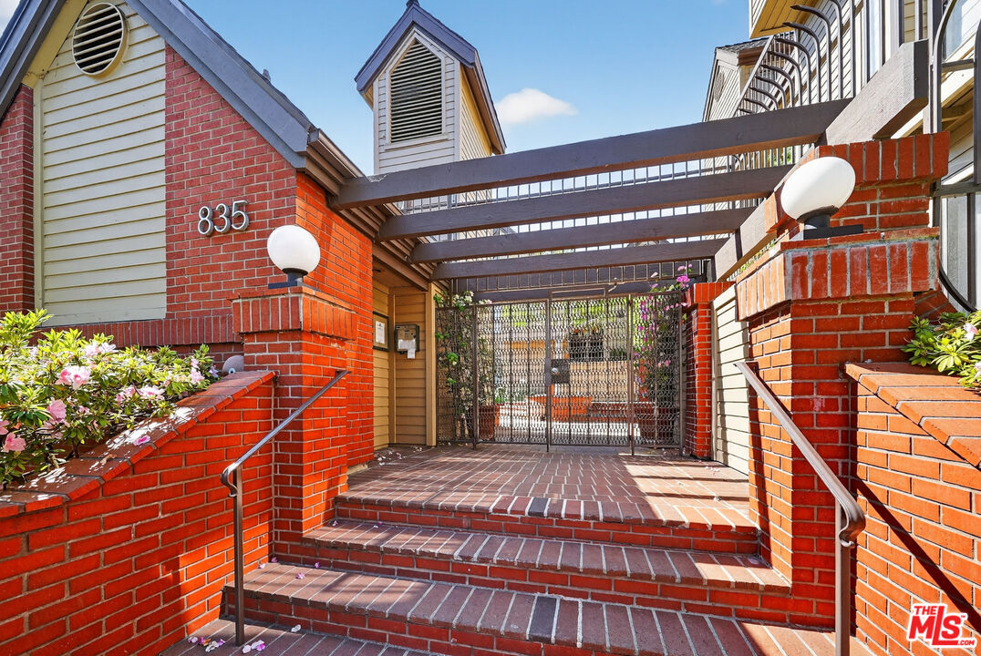 835 S Lucerne Blvd Unit: 105