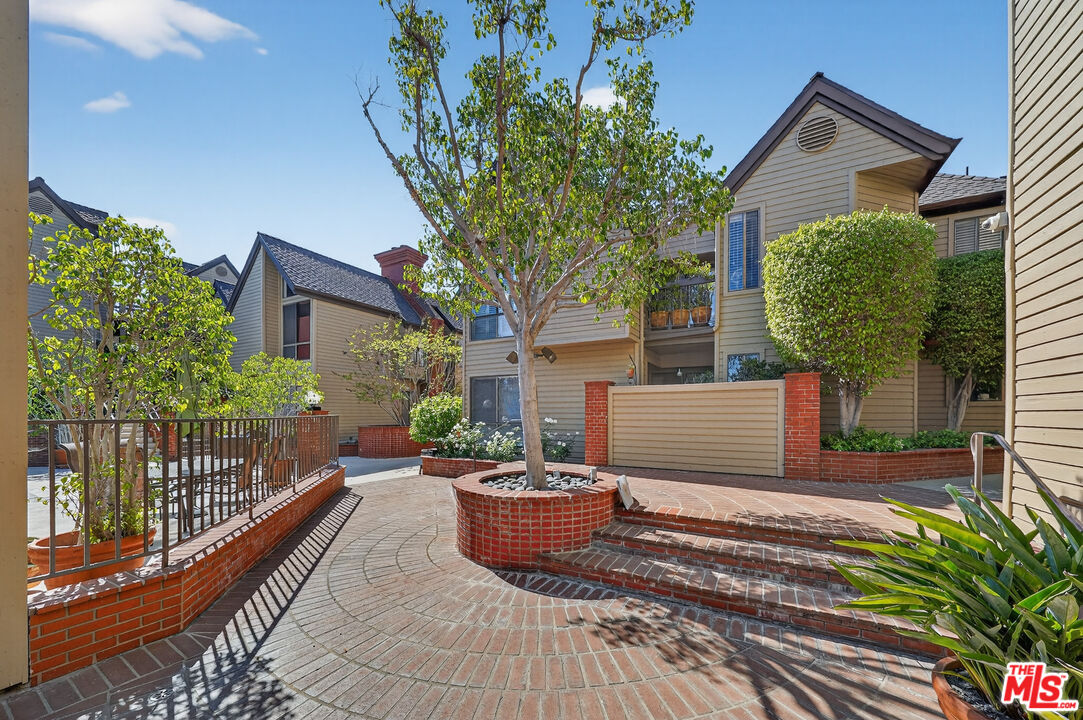 835 S Lucerne Blvd Unit: 105