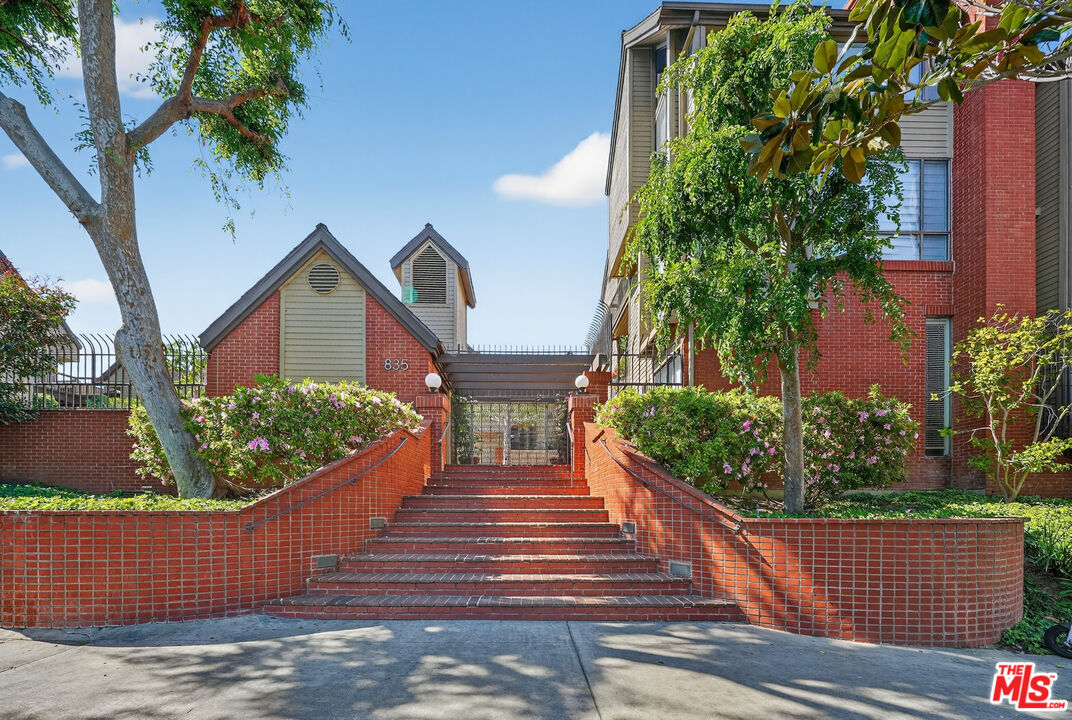 835 S Lucerne Blvd Unit: 105