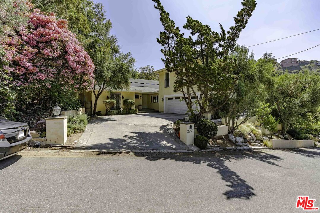 2250 Betty Ln
