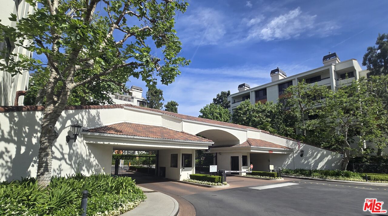 2131 Century Park Ln Unit: 212