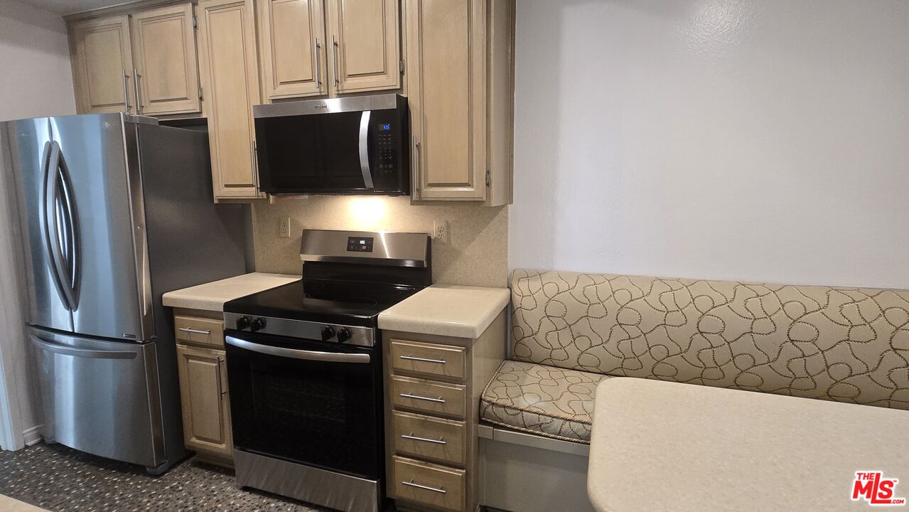 2131 Century Park Ln Unit: 212