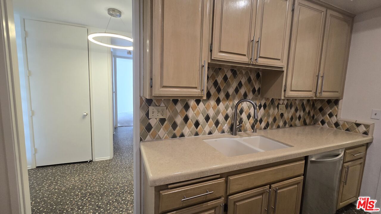 2131 Century Park Ln Unit: 212