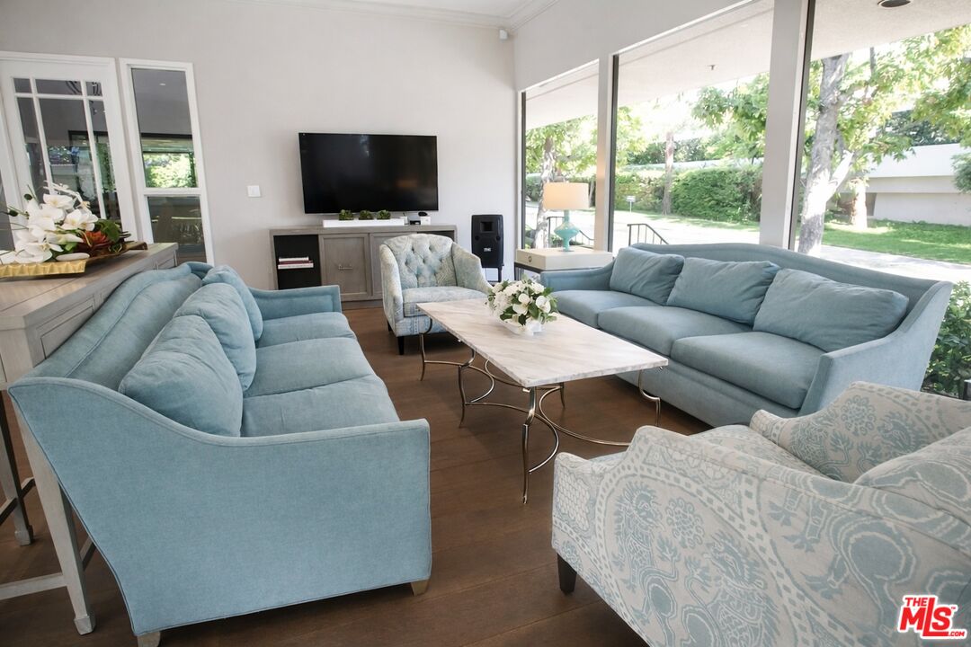 2131 Century Park Ln Unit: 212