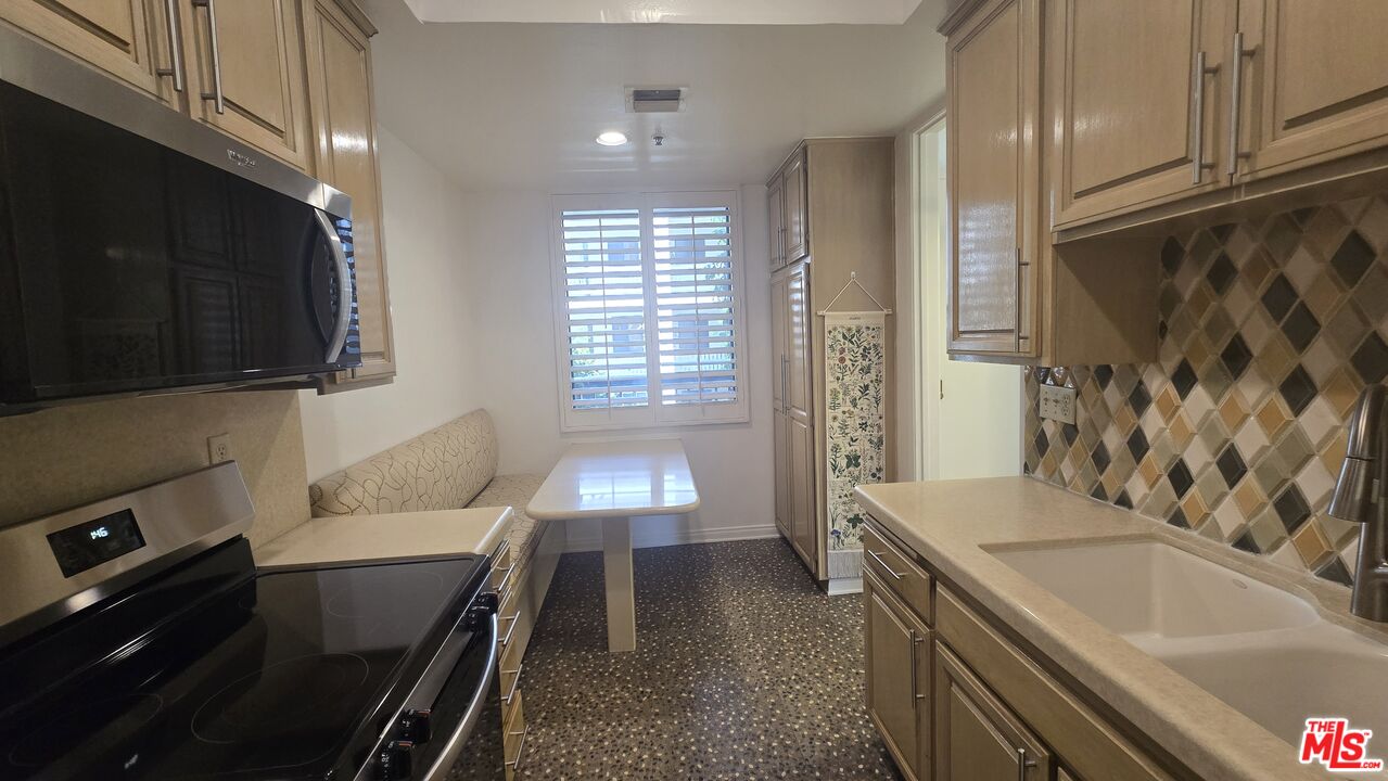 2131 Century Park Ln Unit: 212