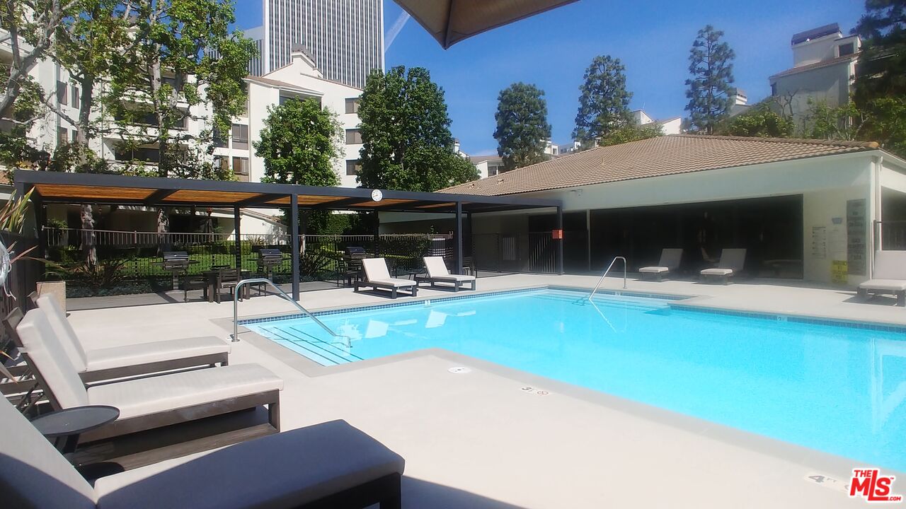 2131 Century Park Ln Unit: 212