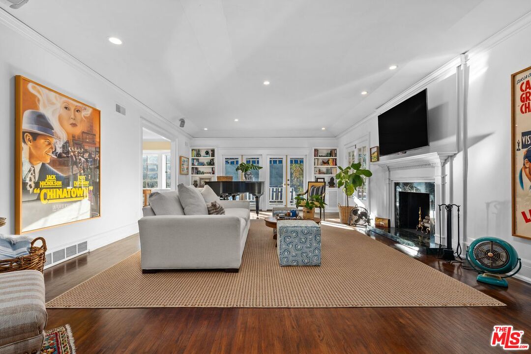 2109 Castilian Dr