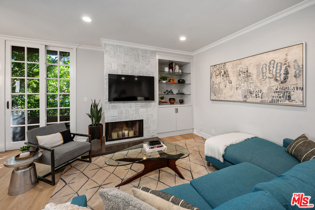 412 Arnaz Dr Unit: 7