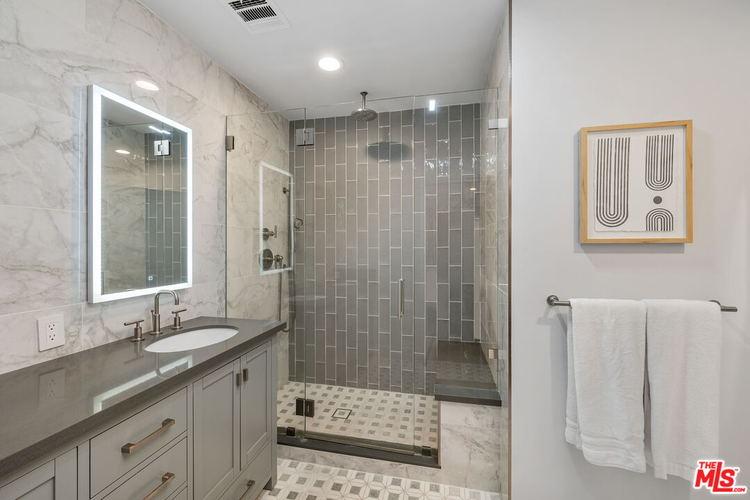 412 Arnaz Dr Unit: 7