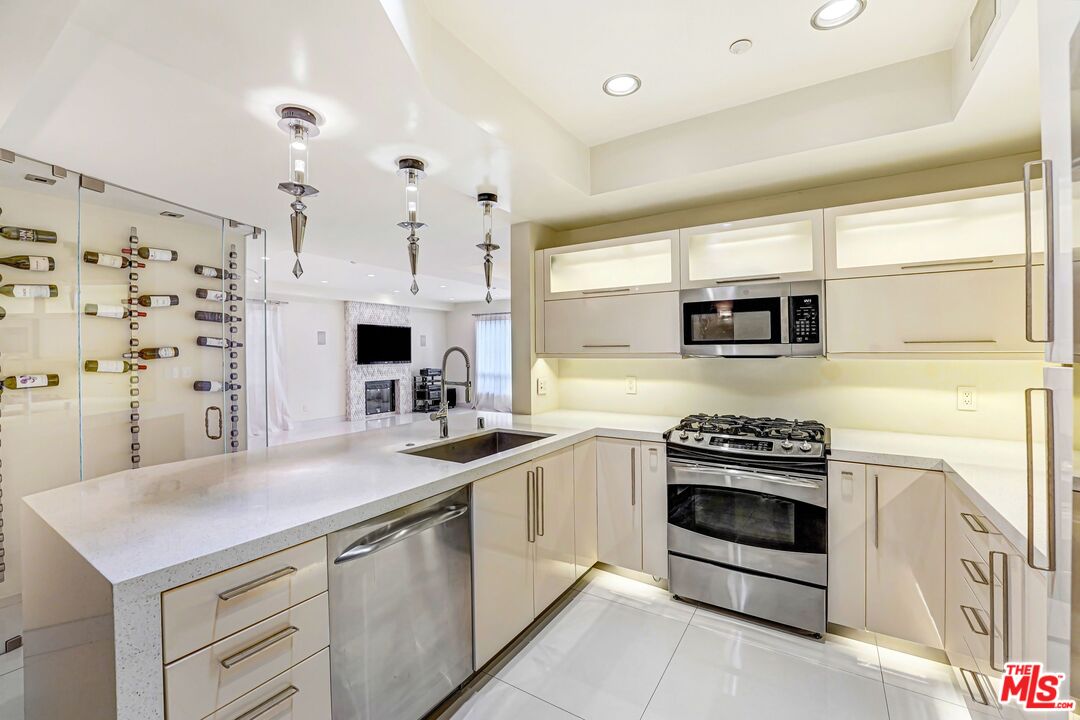 11921 Dorothy St Unit: 102
