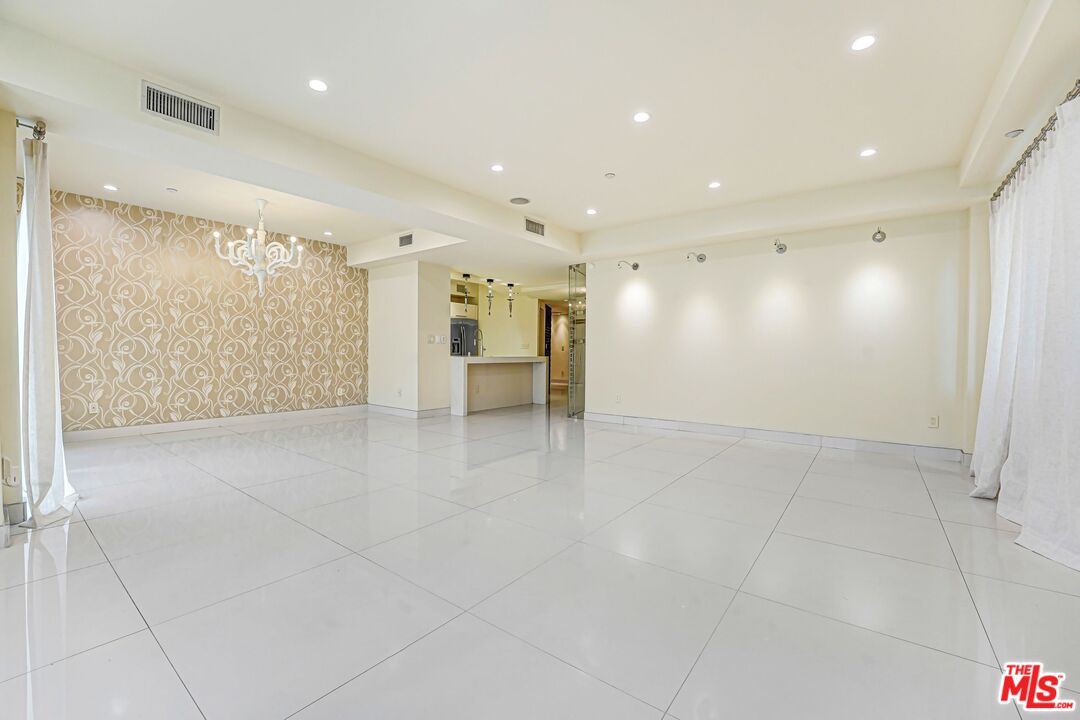 11921 Dorothy St Unit: 102