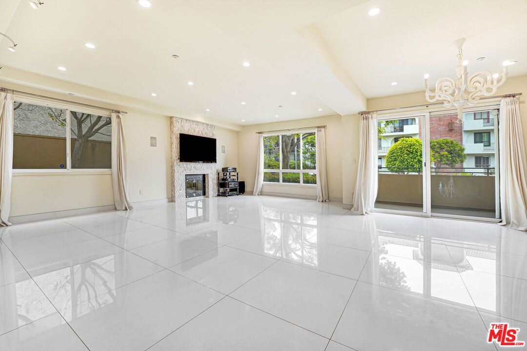 11921 Dorothy St Unit: 102