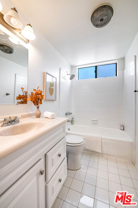 2249 20th St Unit: 3