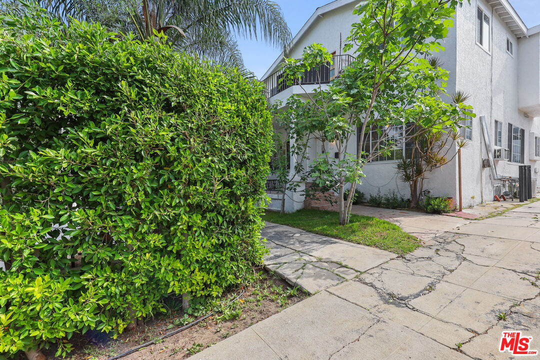 1174 S Highland Ave