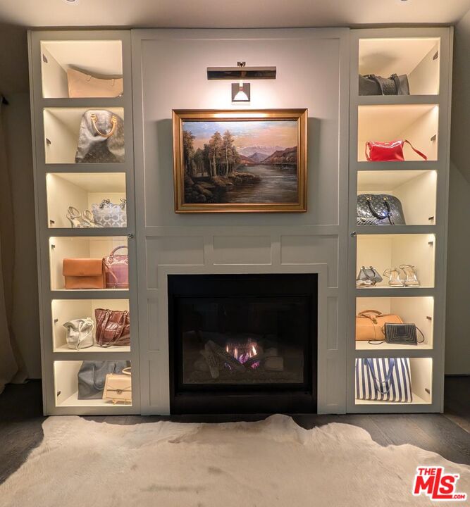 943 Moraga Dr