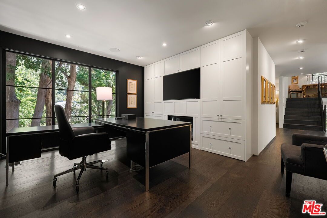943 Moraga Dr