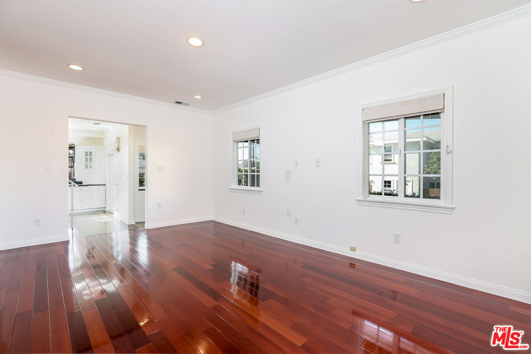 252 HAMPTON DR Unit: E