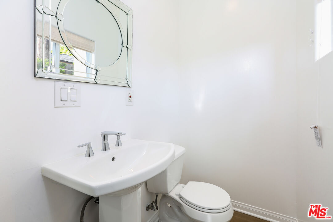 252 HAMPTON DR Unit: E