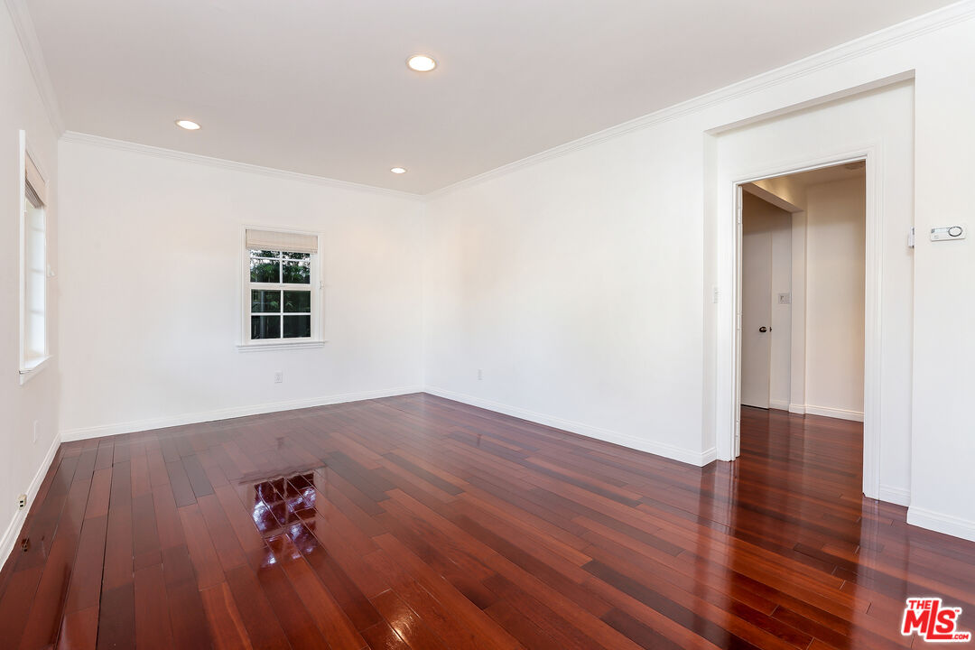 252 HAMPTON DR Unit: E