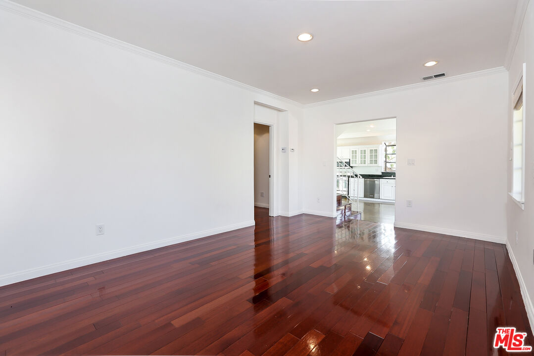 252 HAMPTON DR Unit: E