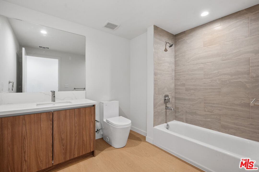 1717 Winona Blvd Unit: 203