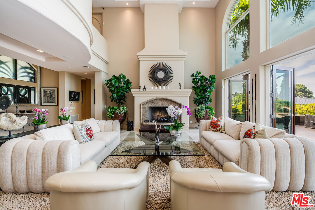 12145 Summit Ct
