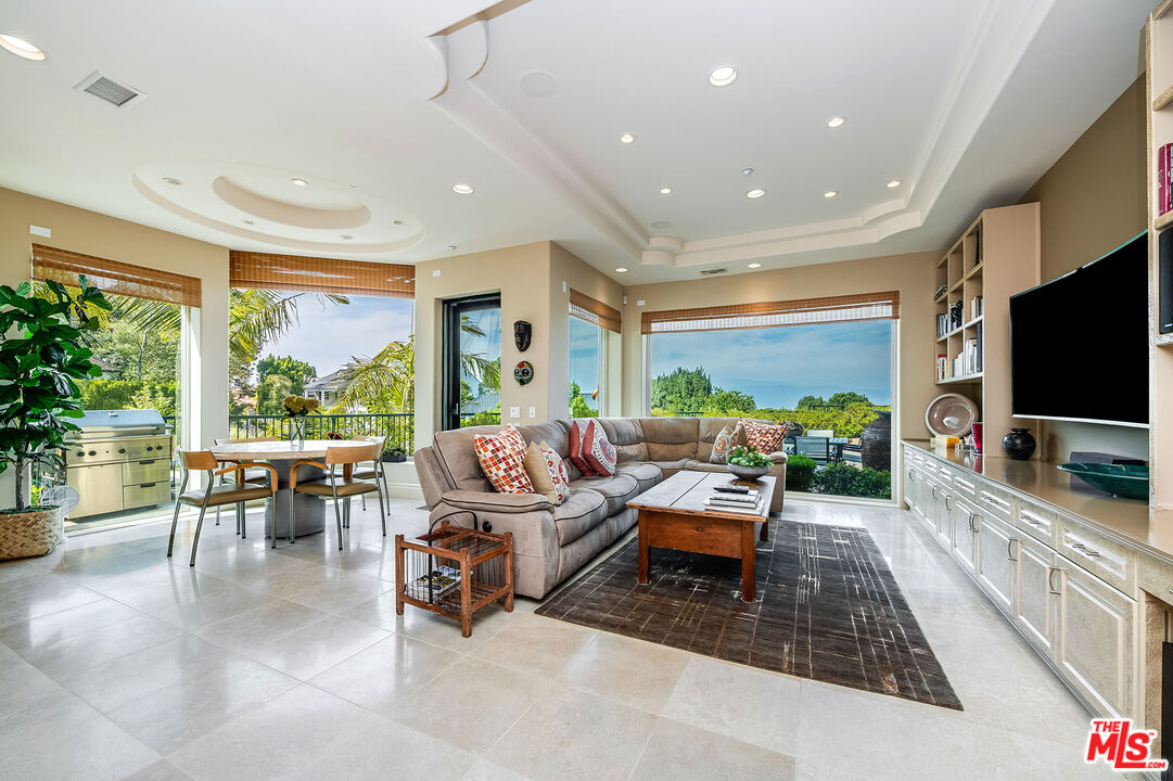 12145 Summit Ct
