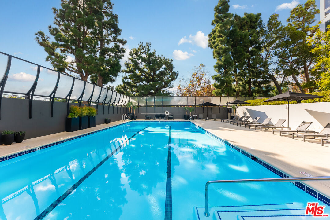 2220 Avenue Of The Stars Unit: 1601