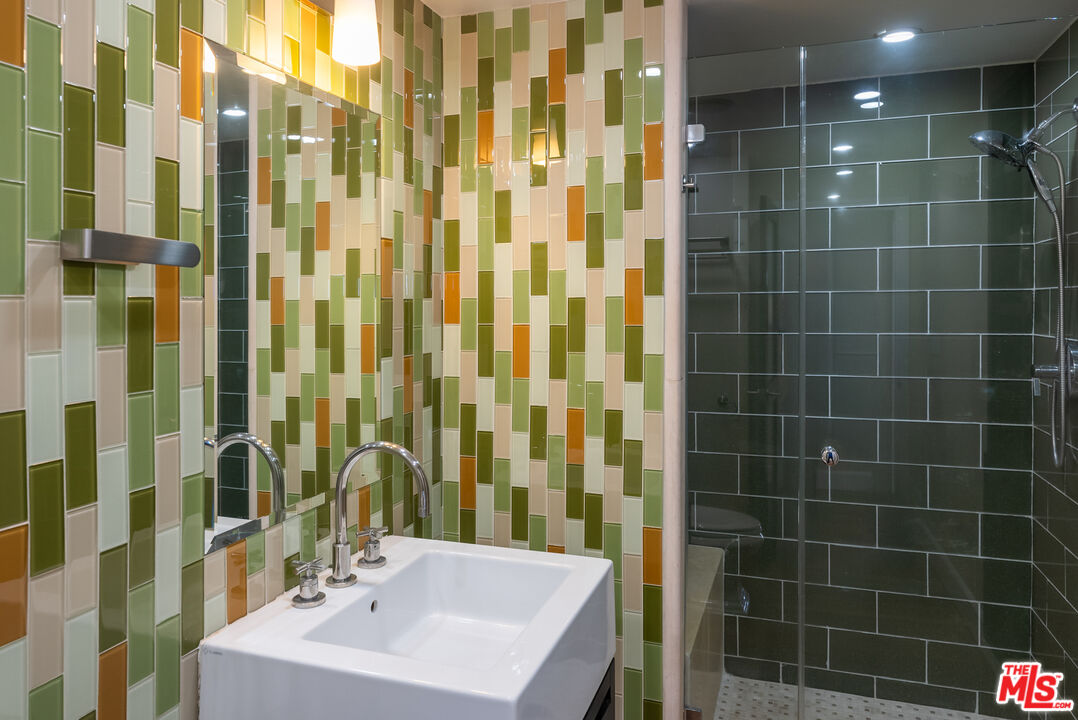 2220 Avenue Of The Stars Unit: 1601