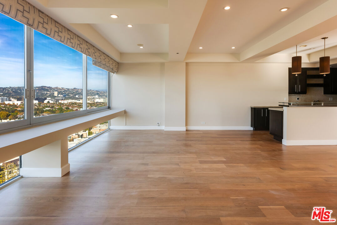 2220 Avenue Of The Stars Unit: 1601