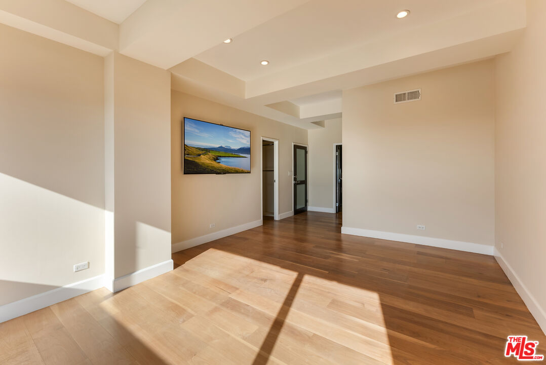 2220 Avenue Of The Stars Unit: 1601